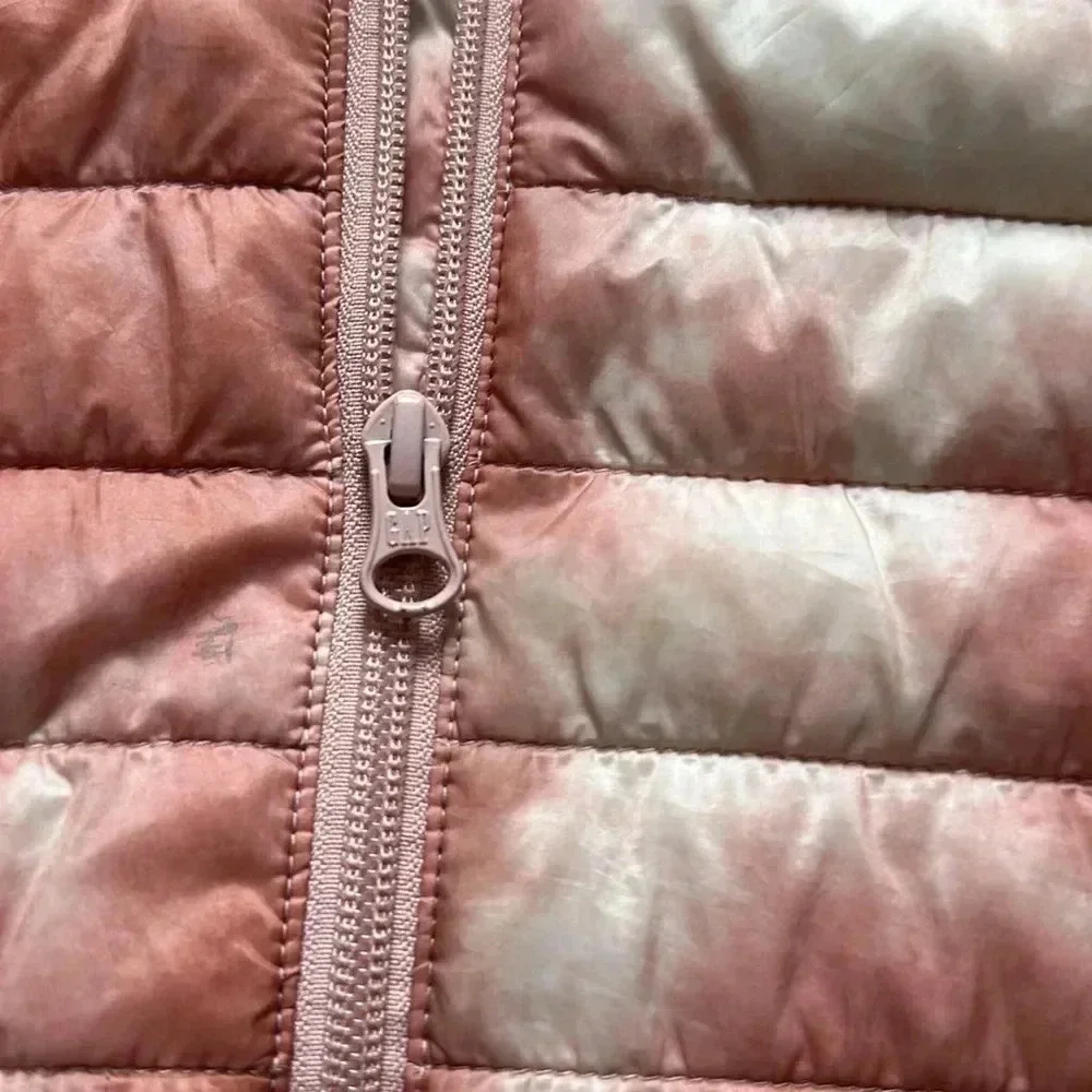 Gap kids recycled polyester cold control puffer jacket tie dye pink size XS 4/5